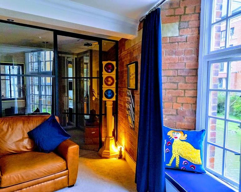 Cocoa Isabella - River fronted with secure parking - B&B York