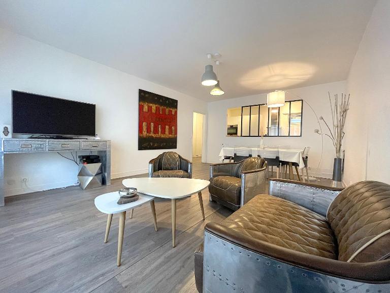 Appartement 2 chambres avec PARKING en centre-ville & CABINE DE PLAGE en bonus - B&B Deauville