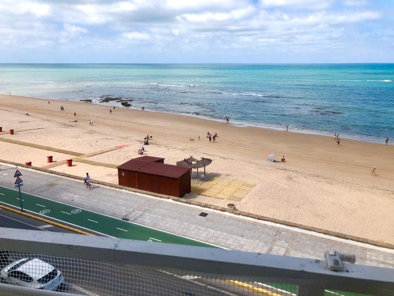 GATU Vista Infinita 1ªlinea playa, vistas al mar Parking opcional - Bed and Breakfast Cádiz