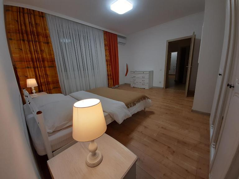 LUXURY apartment in the City Center with a terrace - B&B Mukachevo