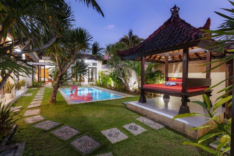 Villa Penny, Seminyak - Spacious 3 Bedroom Pool Villa! - B&B Seminyak