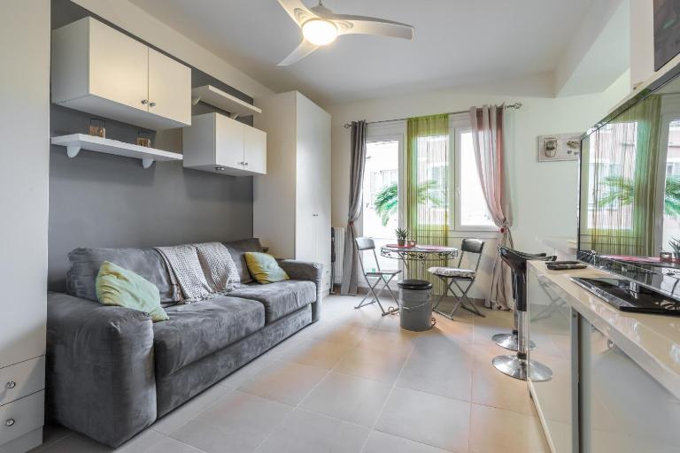 Cosy Studio at Nice Port - B&B Niza