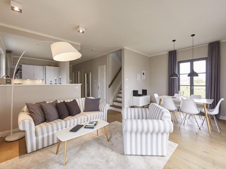 Reetland am Meer - Premium Reetdachvilla mit 3 Schlafzimmern, Sauna und Kamin E24 - B&B Dranske