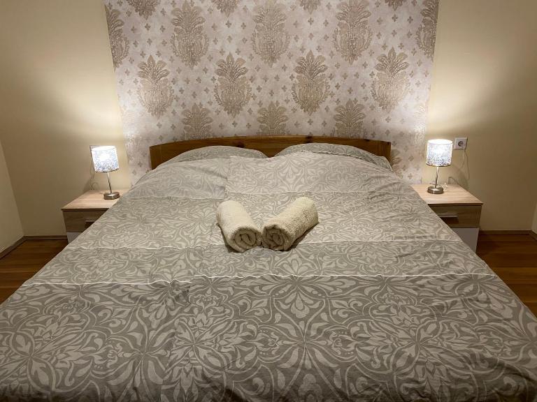 Virág Vendégház - B&B Poroszló