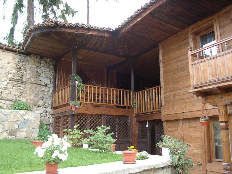 Sarafova Guest House - Chambres d'hôtes Koprivchtitsa