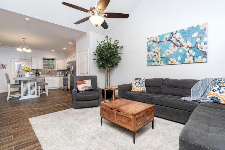 Elegant Cades Cove Condo with Community Pool - B&B Townsend