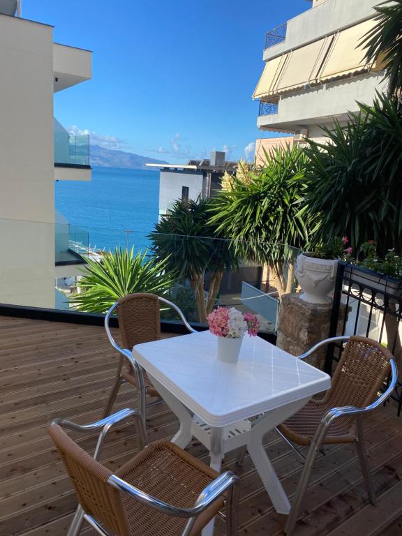 Apartamente Berti`s Garden - Chambres d'hôtes Saranda