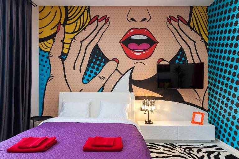 POP ART flat near Opera-Self Check-in & NETFLIX - B&B Leópolis