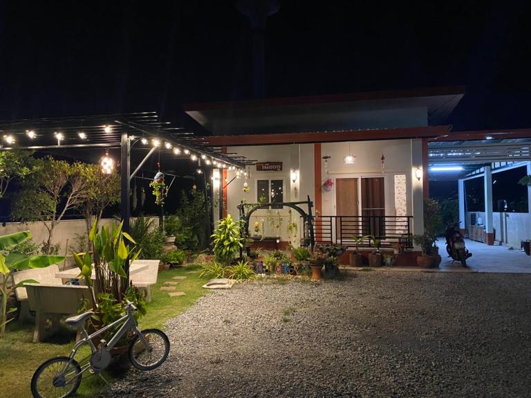 เพียงภูโฮมสเตย์ - B&B Sattahip