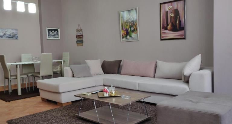 Cozy apartment - B&B Tirana