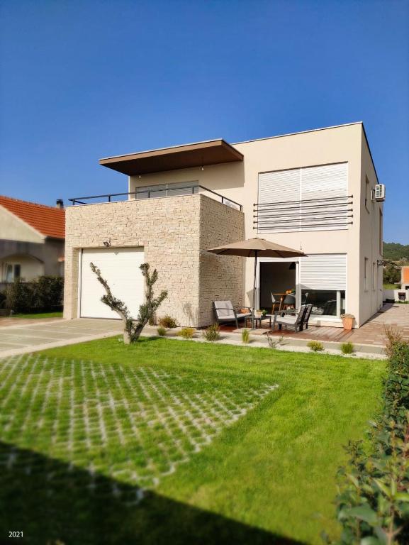 Apartments Šime - Bed and Breakfast Bibinje