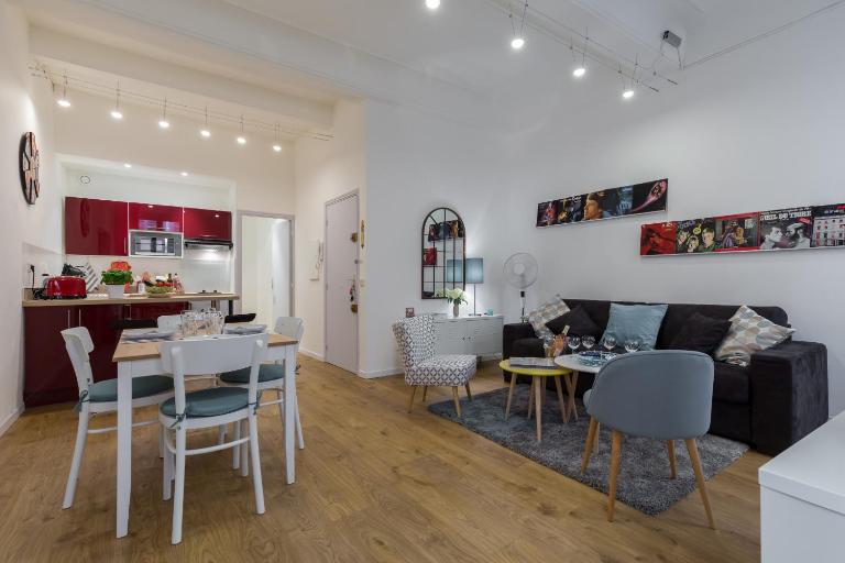 Large one bedroom flat in the Old Town - Chambres d'hôtes Nice