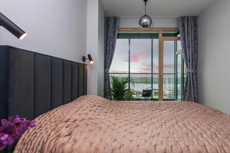 Charming Apt with Spectacular Baltic Sea Views - Bed and Breakfast Klaipėda