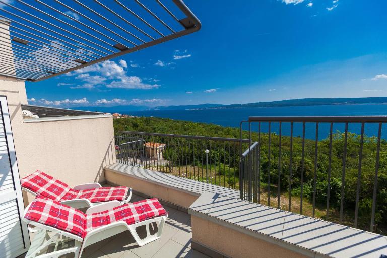 ALANA 1 PENTHOUSE - B&B Dramalj