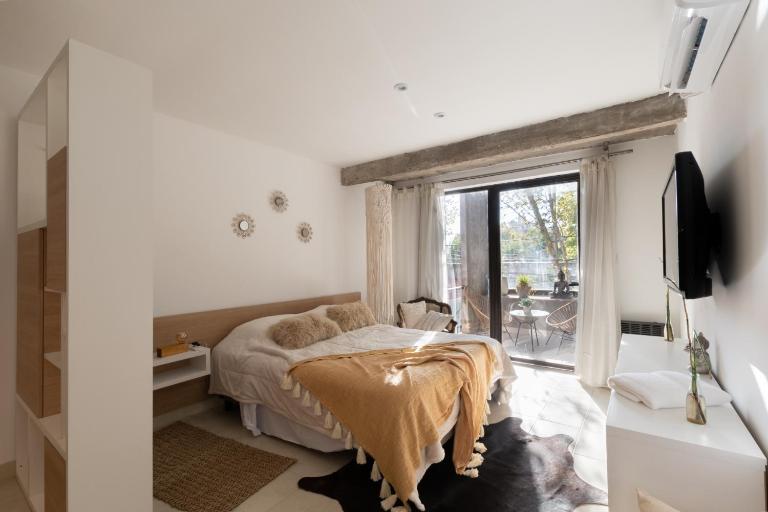 Cbmona Suites - B&B Villa Mercedes
