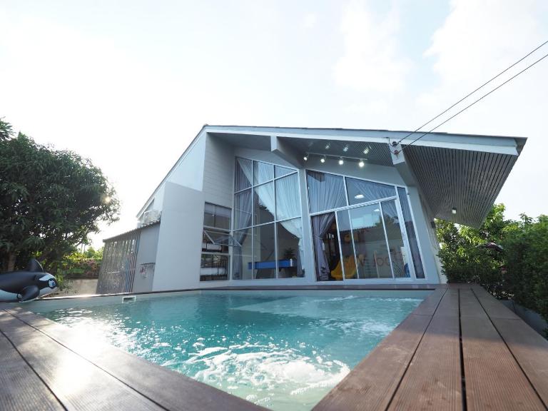Pool villa 3 BR 10 Persons 5-min to tiger zoo - Njoy Pool villa - B&B Si Racha