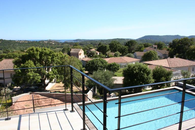 Villa L'Arbousier 4 pers piscine chauffée 2 min plage en voiture - Chambres d'hôtes Sainte-Lucie de Porto-Vecchio