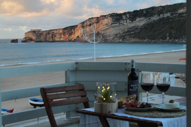 Beachfront Apartment Nazaré - B&B Nazaré