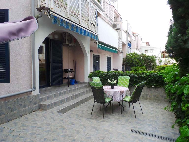 Apartment in Malinska - Insel Krk 13074 - Chambres d'hôtes Malinska