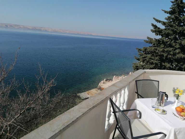 One-Bedroom Apartment in Baric Draga II - B&B Barić Draga