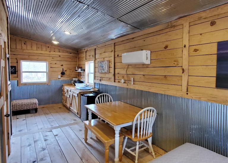 Stay In Current - B&B Jadwin
