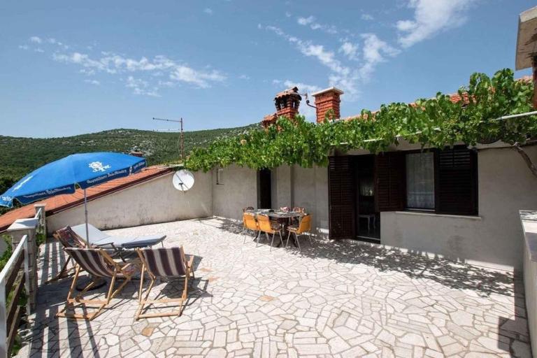 Apartment in Ledenice, Novi Vinodolski 40868 - Chambres d'hôtes Ledenice