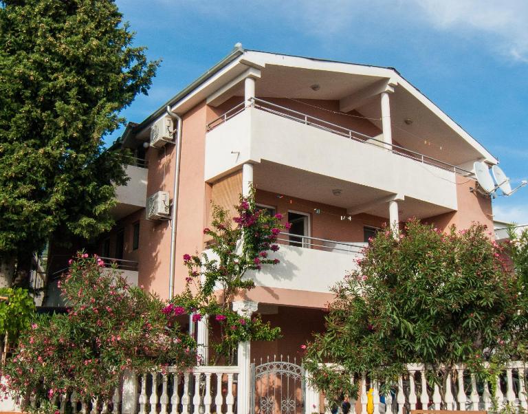 Apartments Milka - B&B Scurta