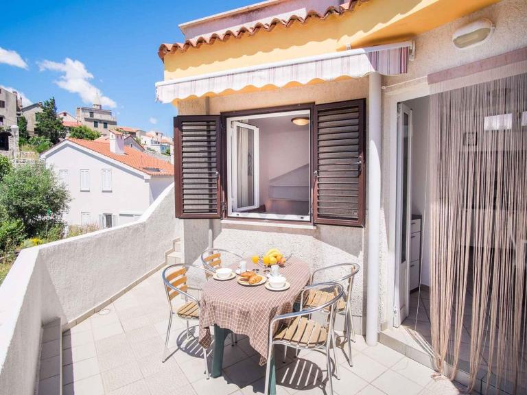Apartments in Vrbnik - Insel Krk 13611 - B&B Vrbnik