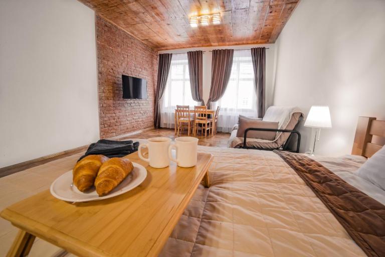 Luxury apartment with Rynok square view - Bed and Breakfast Lviv