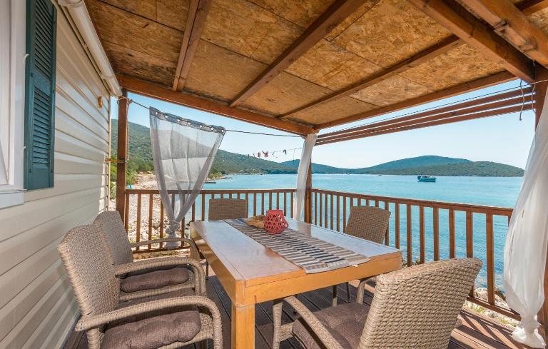 Seascape bungalow with terrace with seaview - B&B Mali Pašman