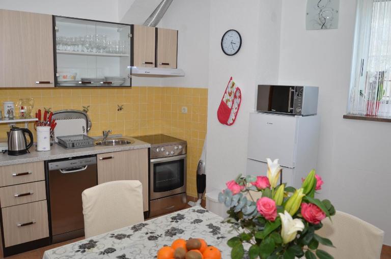 MA-LO - B&B Pirovac