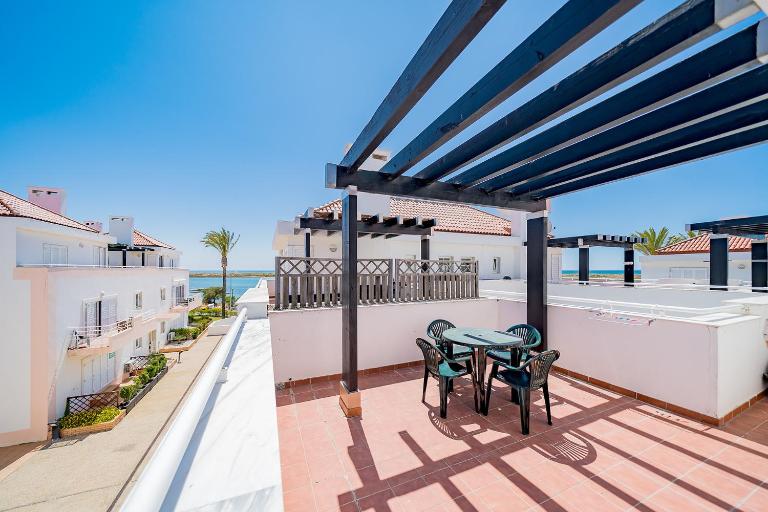 Traditional Seaside Tavira Apartment - B&B Cabanas de Tavira