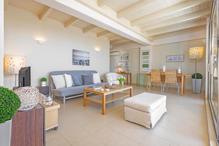 Sunny Penthouse,Modern Amenities+Aegean View - Chambres d'hôtes Rhodes