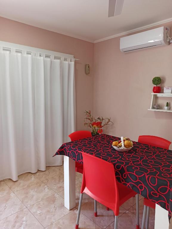 Dpto Luiggi 2 personas c /aire - B&B Bahía Blanca