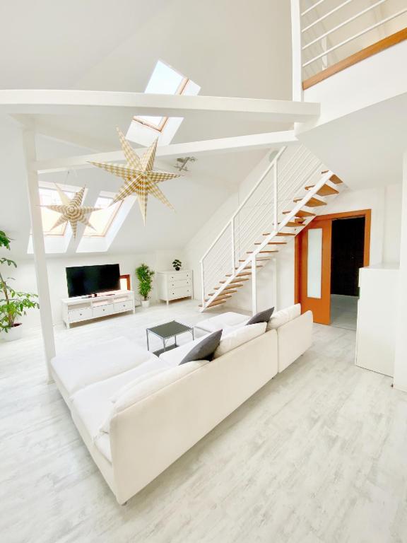 Loft with Rooftop and Free parking in Garage - B&B Budapest