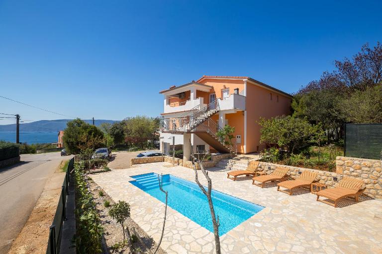 Apartments Jenny - B&B Pinezići