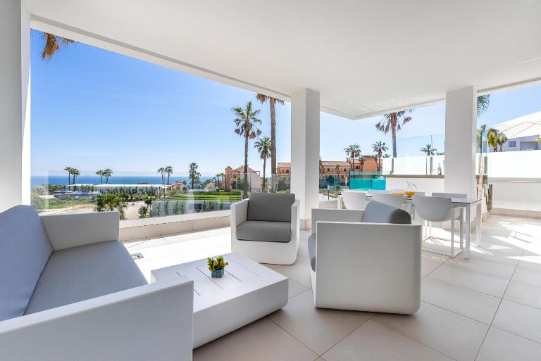 Luxury High End - Santa Barbara Heights CLC - For Work, Play & Family - B&B Fuengirola