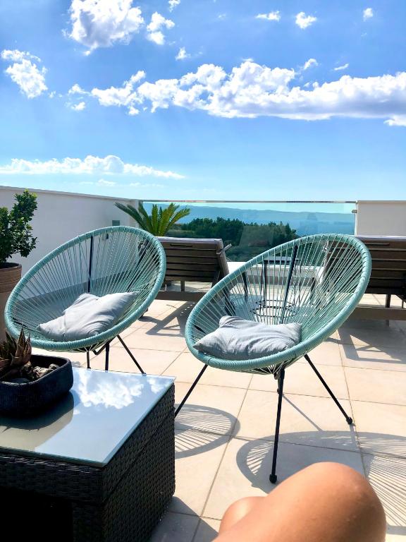 Bubbles Penthouse with Jacuzzi - B&B Podstrana