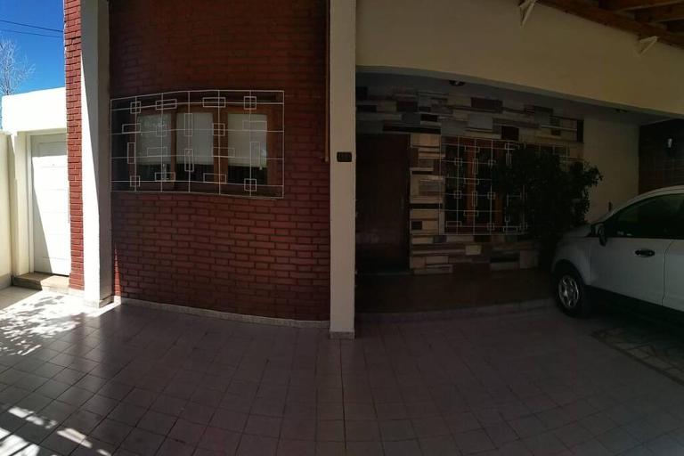 Casa amplia y céntrica para 2-6 personas. Cochera. - Ferienwohnung San Juan