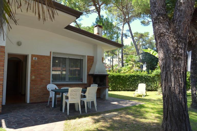 Villa a Lignano con 2 camere e giardino - Ferienwohnung Lignano