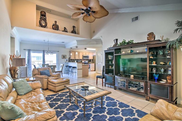 South Padre Island Condo w/ Pool Access & Balcony! - B&B South Padre Island