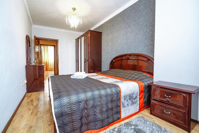 Two bedroom apartment on Syganak street 64-1 - B&B Astana