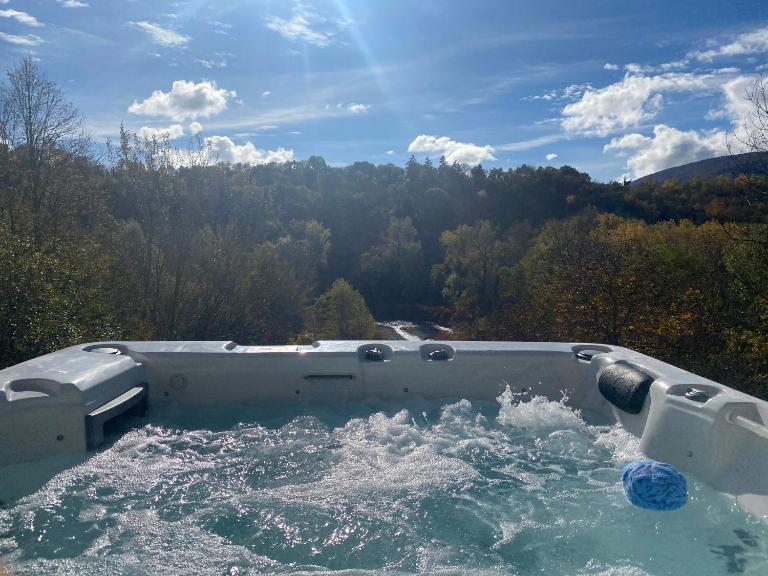 River Villa with amazing view + Jacuzzi, Garden, Forest access - B&B Vétraz-Monthoux