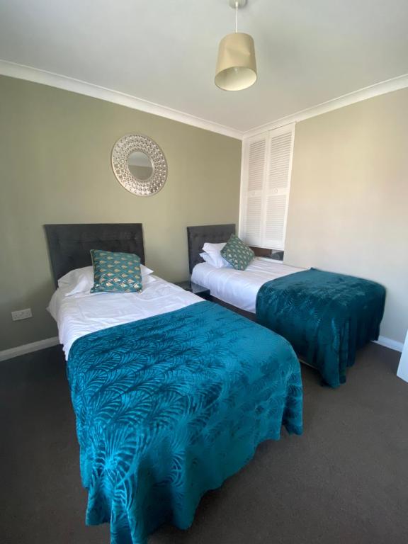 By Buildersbeds - Hill House 3 Bedrooms - Ferienwohnung Romford