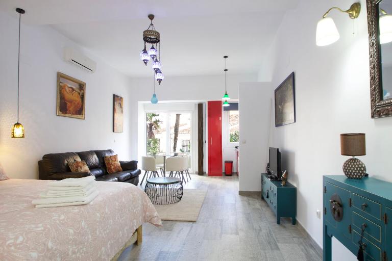 Spacious studio in the heart of La Nogalera - B&B Torremolinos