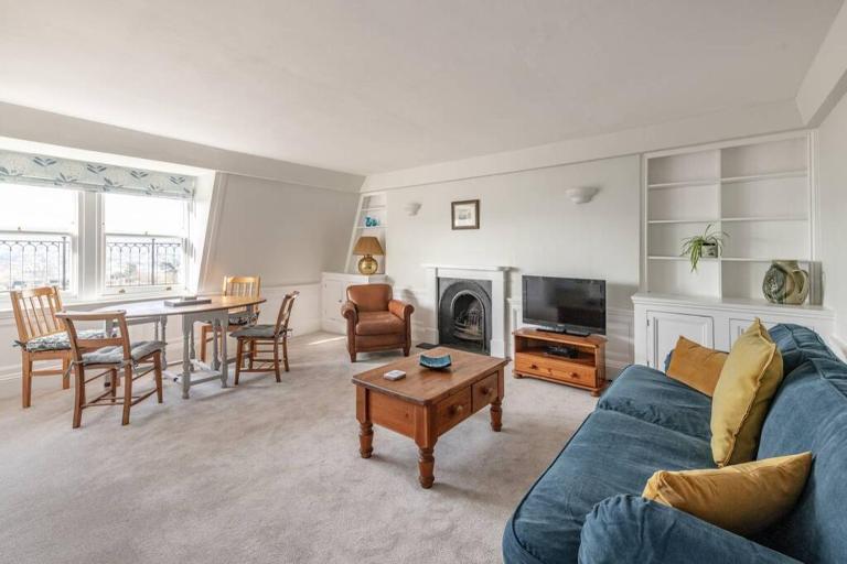 Rooftop Retreat - 2 Double Beds w/ Stunning Views - Bed and Breakfast Bath