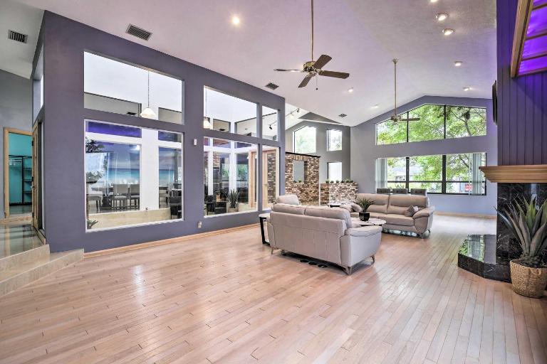 Huge Home w/ Pool Table Near St Pete Beach! - Ferienwohnung Seminole