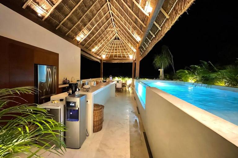 Villa 240m2 - 16 persons - 6 rooms - 2 swimming Pool - 3 Jacuzzis - B&B Tulum