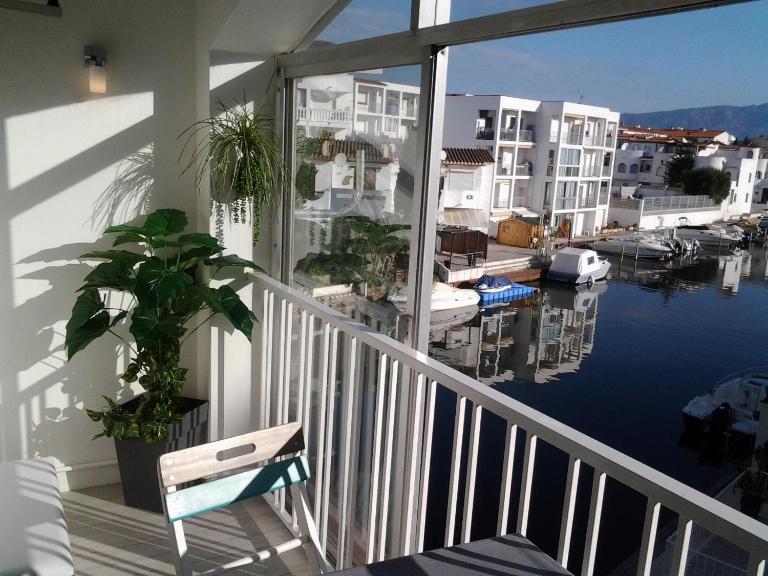Superbe Appartement , tout confort, 40 m2 + 10 m2 terrasse - Chambres d'hôtes Empuriabrava