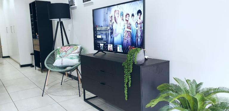 Secure, Self-catering Studio in Sunninghill, Sandton - B&B Centane